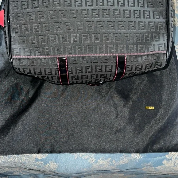 💯Authentic Fendi Black and pink Women's Bag - Picture 4 of 8
